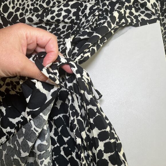 Who What Wear Top Womens Plus Sz 4X Swirling Leopard Peplum Wrap Tie Blouse NWT - Picture 12 of 15